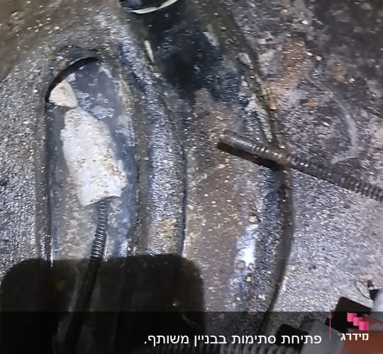 כלי עבודה לפתיחת סתימות בצנרת